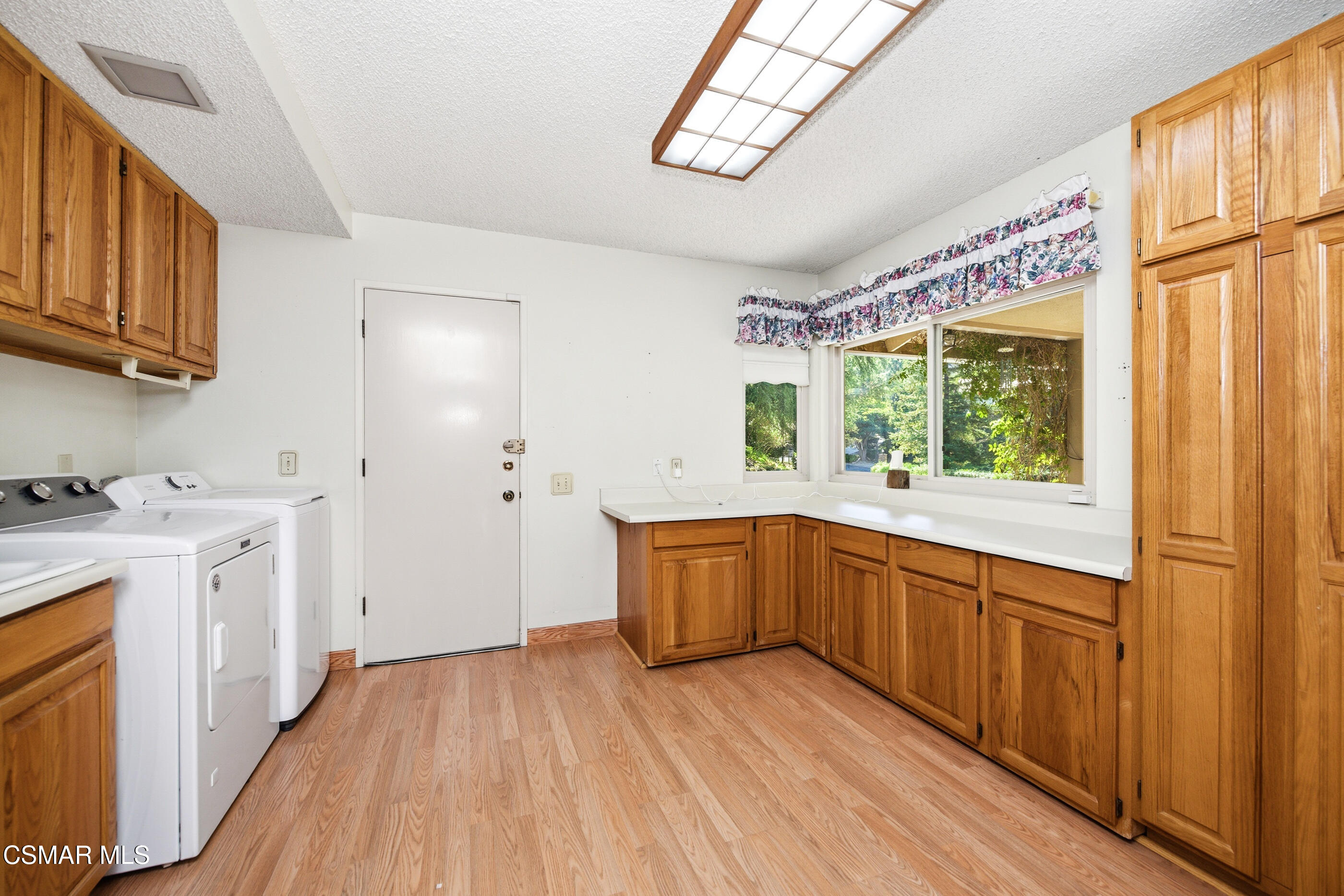 39 Inverness Road Thousand Oaks, CA 91361 - Photo 24 of 69 a kitchen with stainless steel appliances granite countertop a stove a sink dishwasher and a refrigerator with wooden floor