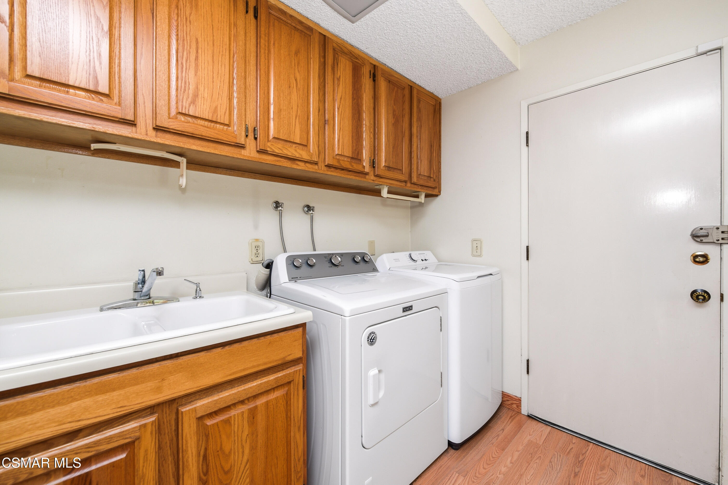 39 Inverness Road Thousand Oaks, CA 91361 - Photo 25 of 69 a utility room with sink dryer and washer