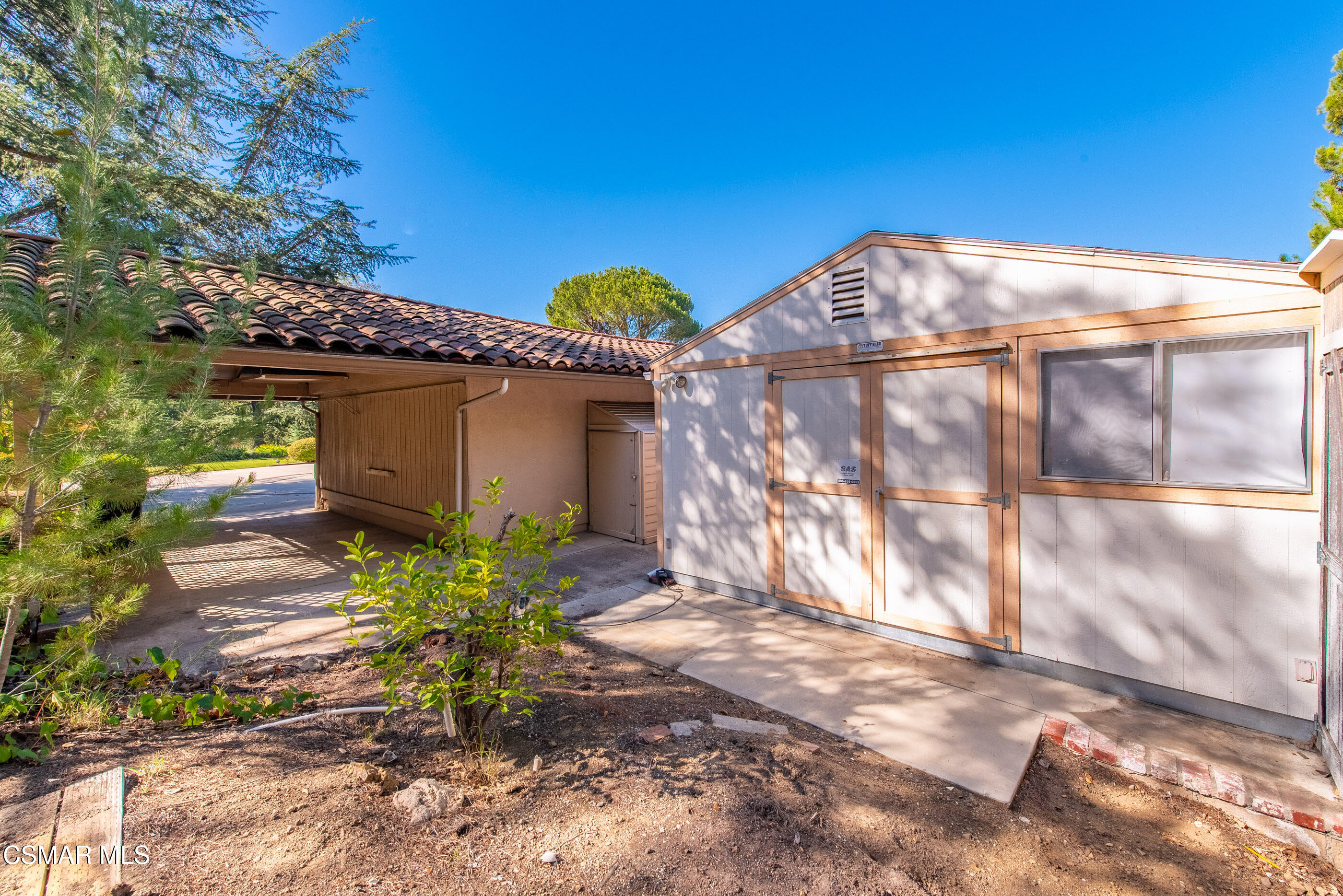 39 Inverness Road Thousand Oaks, CA 91361 - Photo 57 of 69 a front view of a house with a yard