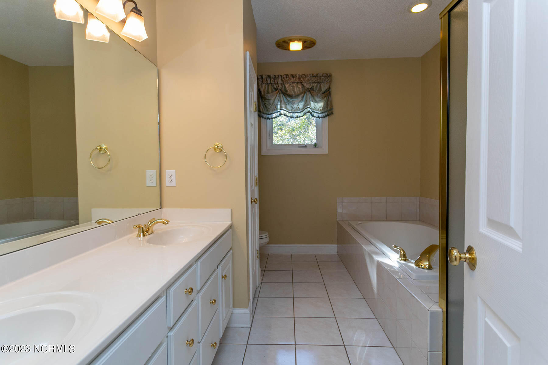 285 Merion Circle Pinehurst, NC 28374 - Photo 15 of 46 owners bath1