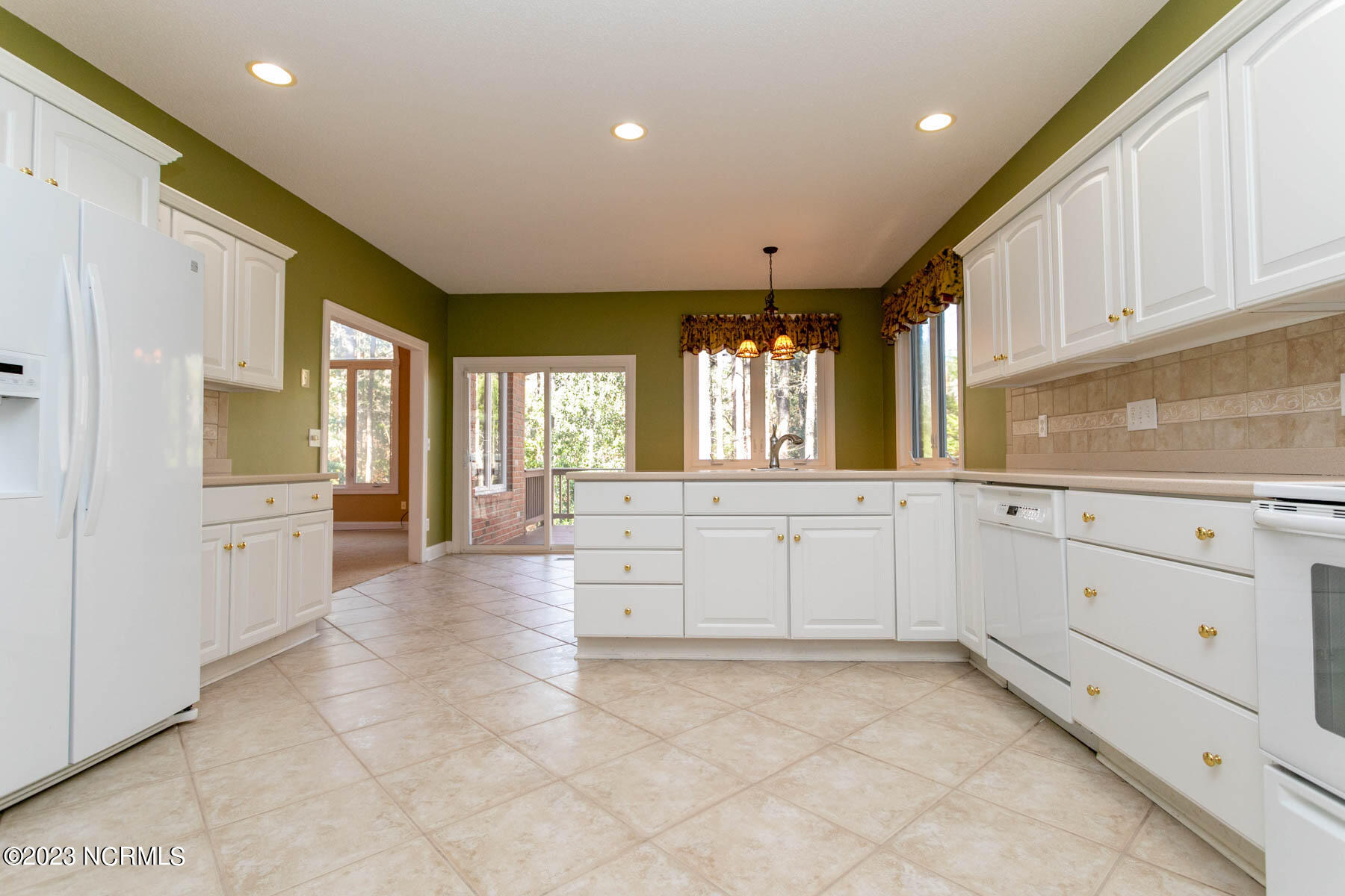 285 Merion Circle Pinehurst, NC 28374 - Photo 9 of 46 kitchen5