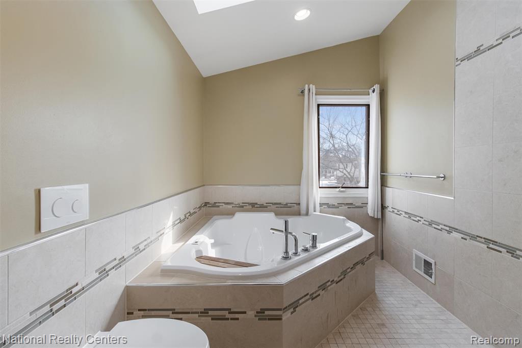 3857 Ellisia Road Commerce Township, MI 48382 - Photo 29 of 51 Gallery Image 29