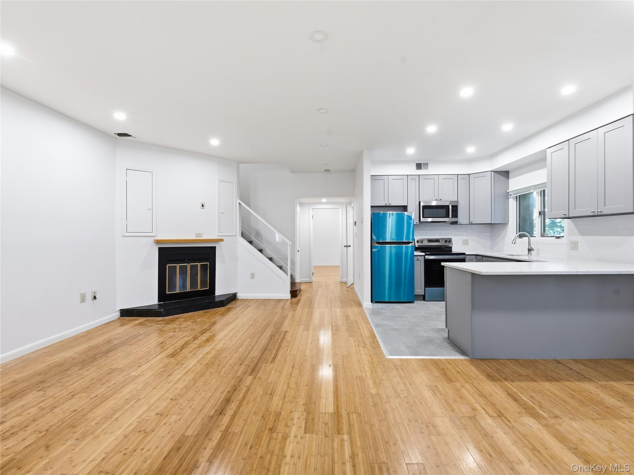 130 South Middle Neck Road, Unit 6 Great Neck, NY 11021 - Photo 5 of 26 Gallery Image 5