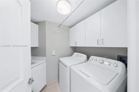 $1,299,000 | 2000 Island Boulevard, Unit 2409, Aventura, FL 33160