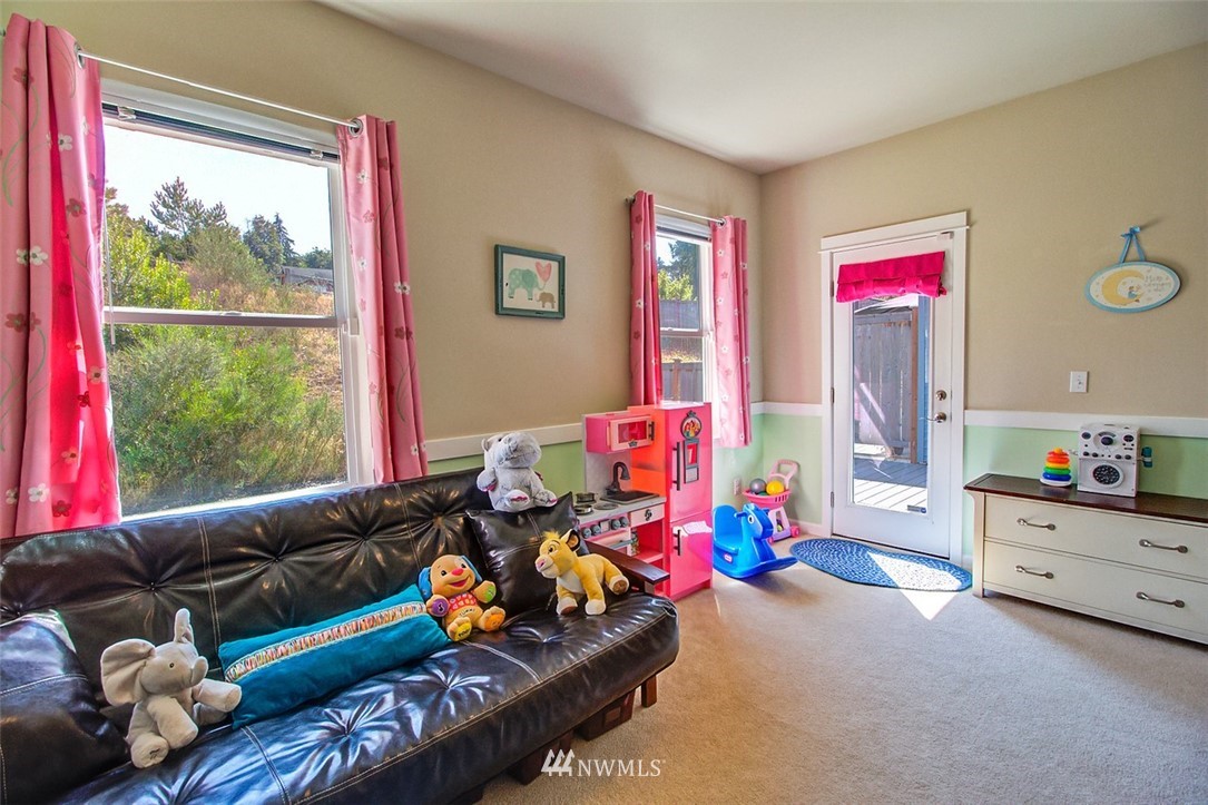 3075 Ridge View Place DuPont, WA 98327 - Photo 11 of 25 Gallery Image 11