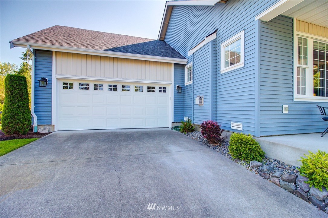 3075 Ridge View Place DuPont, WA 98327 - Photo 3 of 25 Gallery Image 3