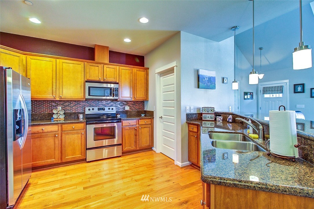 3075 Ridge View Place DuPont, WA 98327 - Photo 8 of 25 Gallery Image 8