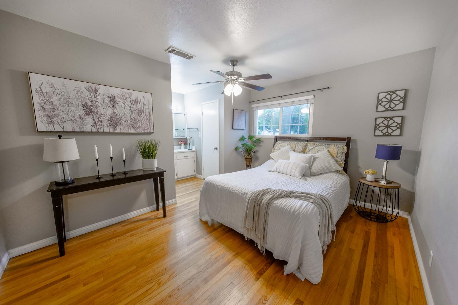 2952 Tahoe Drive Merced, CA 95340 - Photo 25 of 70 bedroom with light wood-style floors, ensuite bath, and a ceiling fan