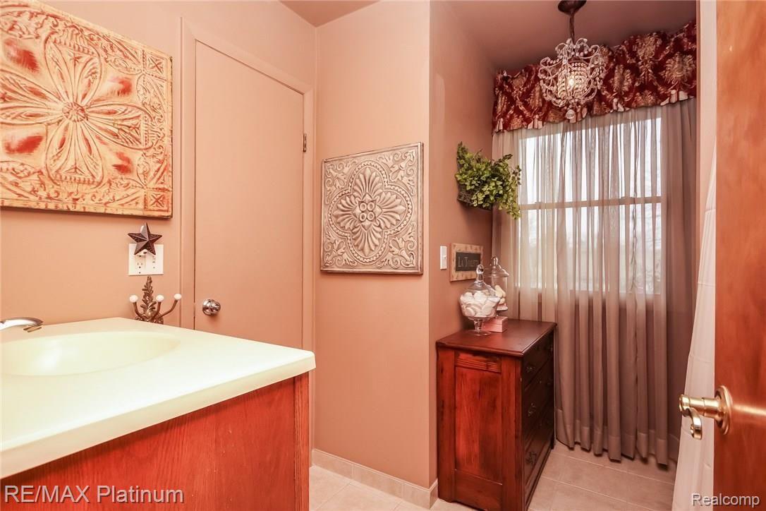 606 East Coon Lake Road Howell, MI 48843 - Photo 29 of 64 029-Master_Bathroom-5582688-medium.jpg