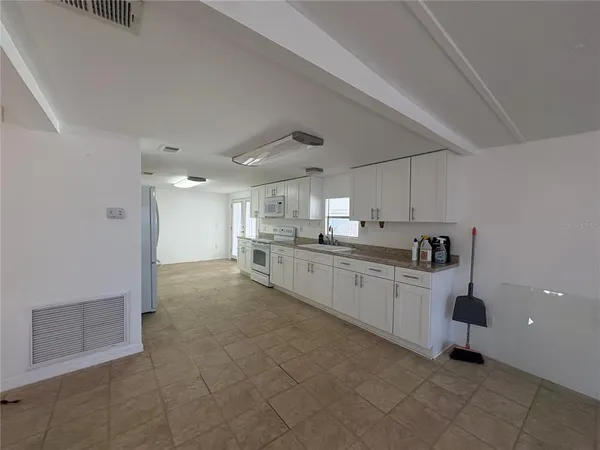 $2,000 | 5817 Portsmouth Drive, Tampa, FL 33615