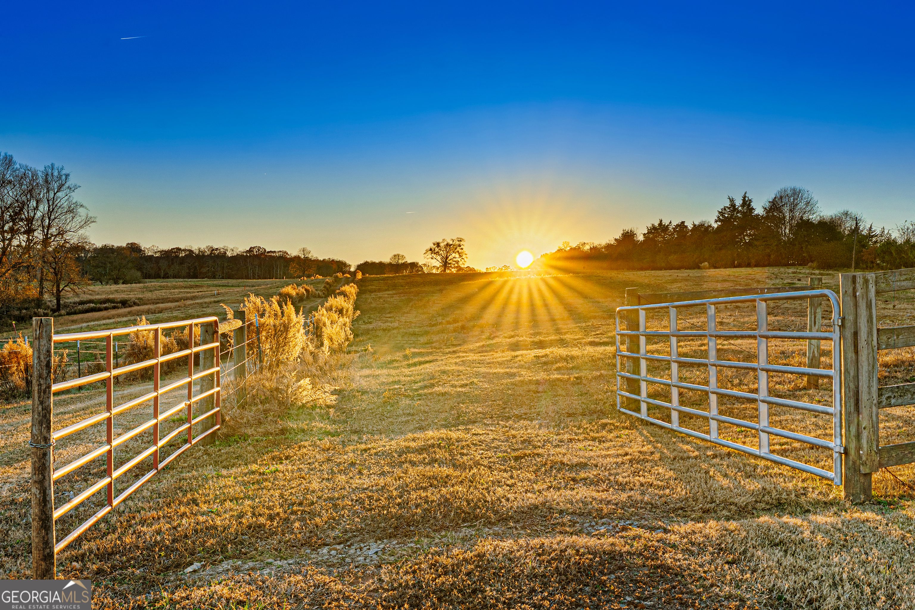 8 Legacy View Hartwell, GA 30643 - Photo 18 of 21 a view of an ocean