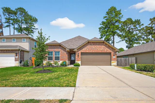 $335,000 | 2322 East Winding Pines Drive, Tomball, TX 77375