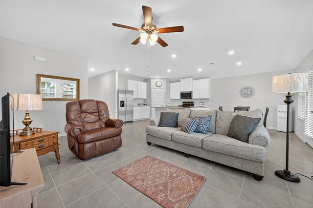 $335,000 | 2322 East Winding Pines Drive, Tomball, TX 77375