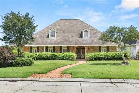 $699,000 | 10 Chateau Latour Drive, Kenner, LA 70065