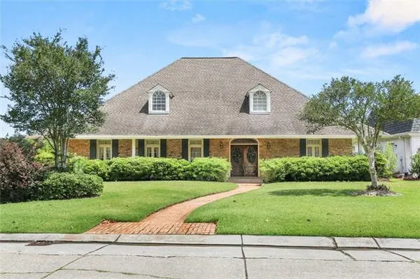 $699,000 | 10 Chateau Latour Drive, Kenner, LA 70065