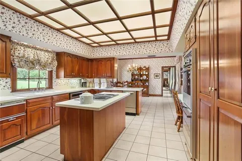 $699,000 | 10 Chateau Latour Drive, Kenner, LA 70065