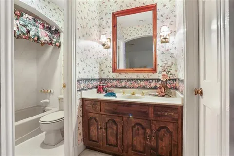 $699,000 | 10 Chateau Latour Drive, Kenner, LA 70065