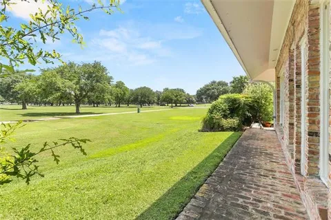 $699,000 | 10 Chateau Latour Drive, Kenner, LA 70065