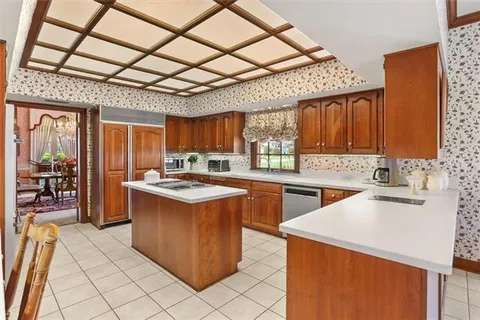 $699,000 | 10 Chateau Latour Drive, Kenner, LA 70065