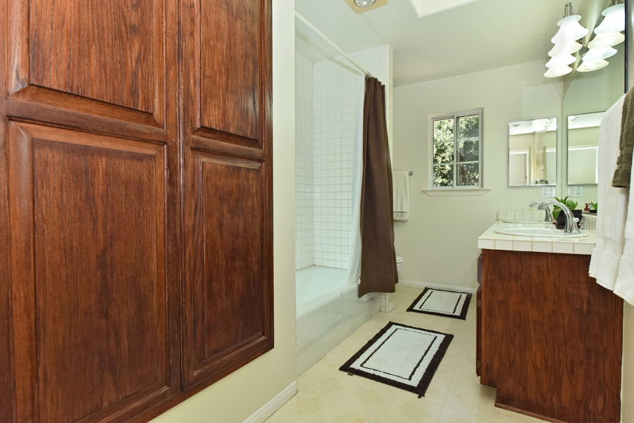 29050 Miller Road Valley Center, CA 92082 - Photo 18 of 25