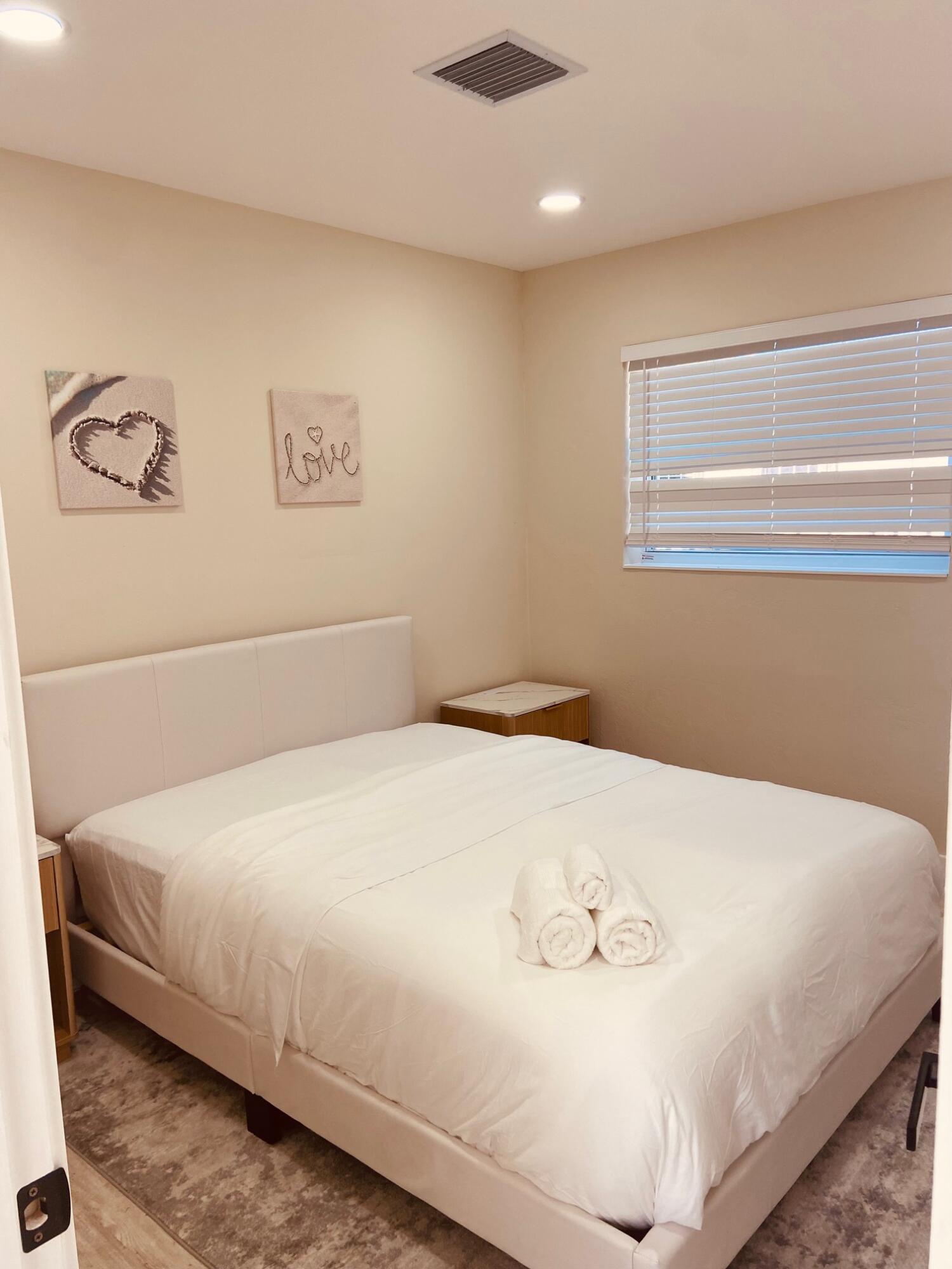 615 Northeast 2nd Avenue Delray Beach, FL 33444 - Photo 15 of 35 a bedroom with a bed and wall painting