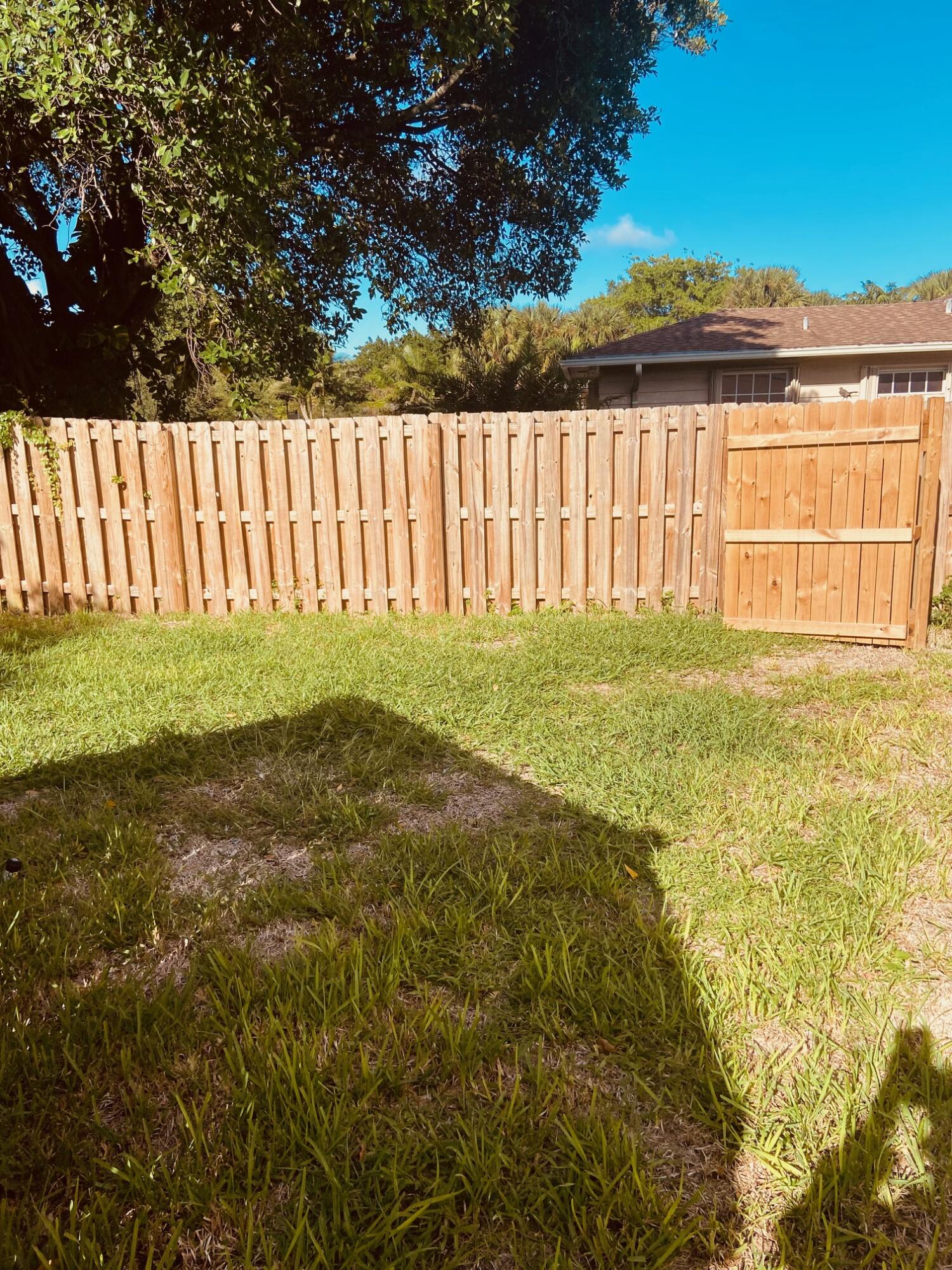 615 Northeast 2nd Avenue Delray Beach, FL 33444 - Photo 32 of 35 a view of back yard of the house