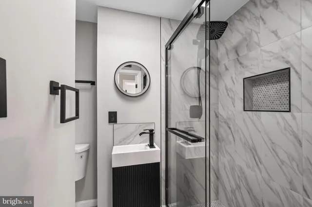 a close up view of a washer and dryer