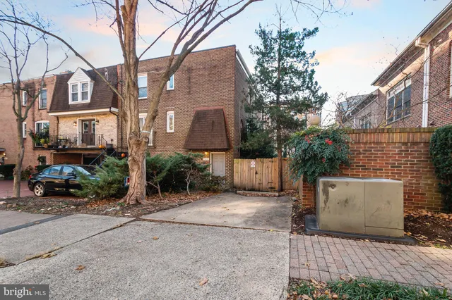 $750,000 | 1527 North Colonial Terrace, Unit B, Arlington, VA 22209