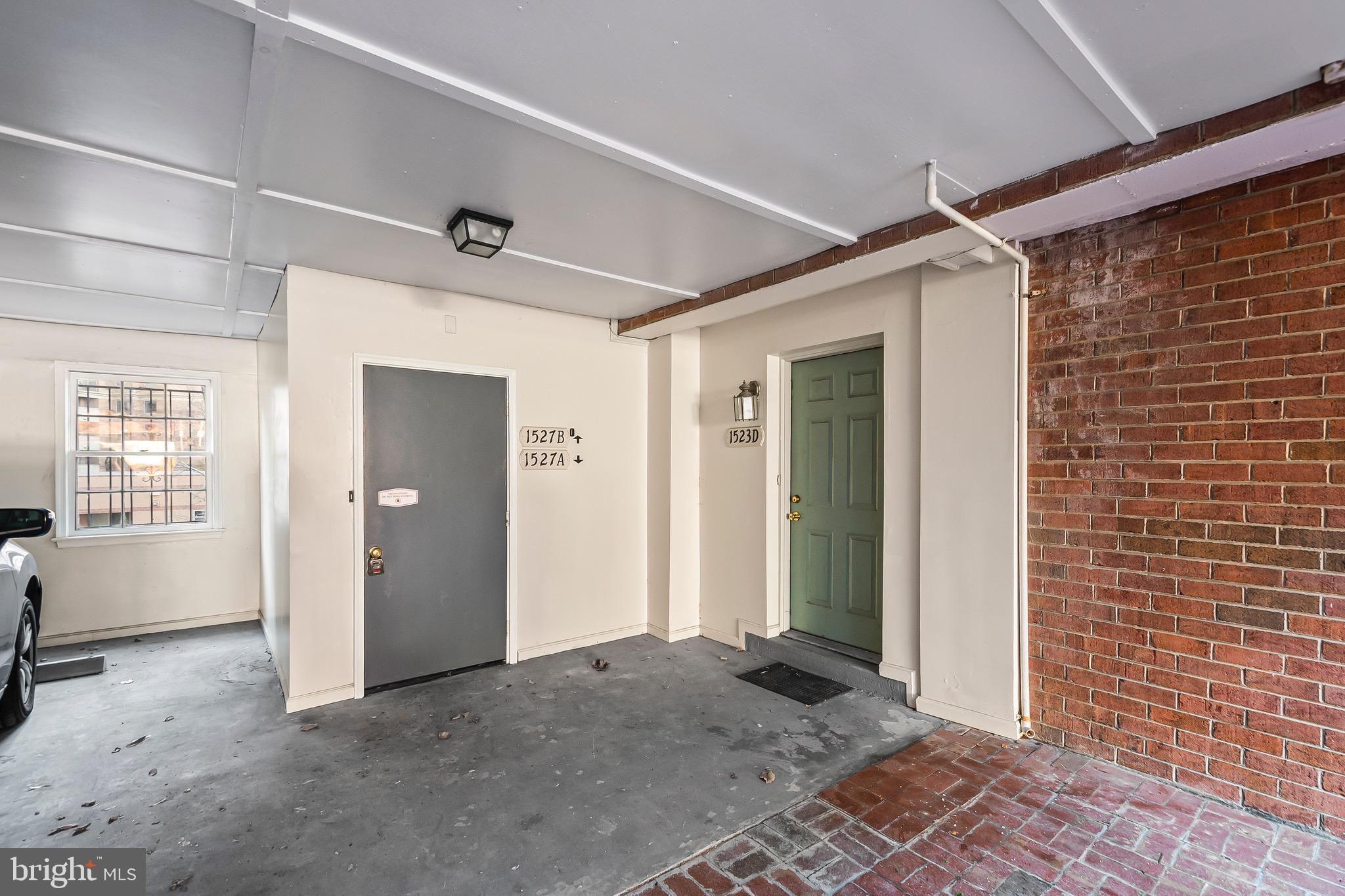 1527 North Colonial Terrace, Unit B Arlington, VA 22209 - Photo 3 of 28