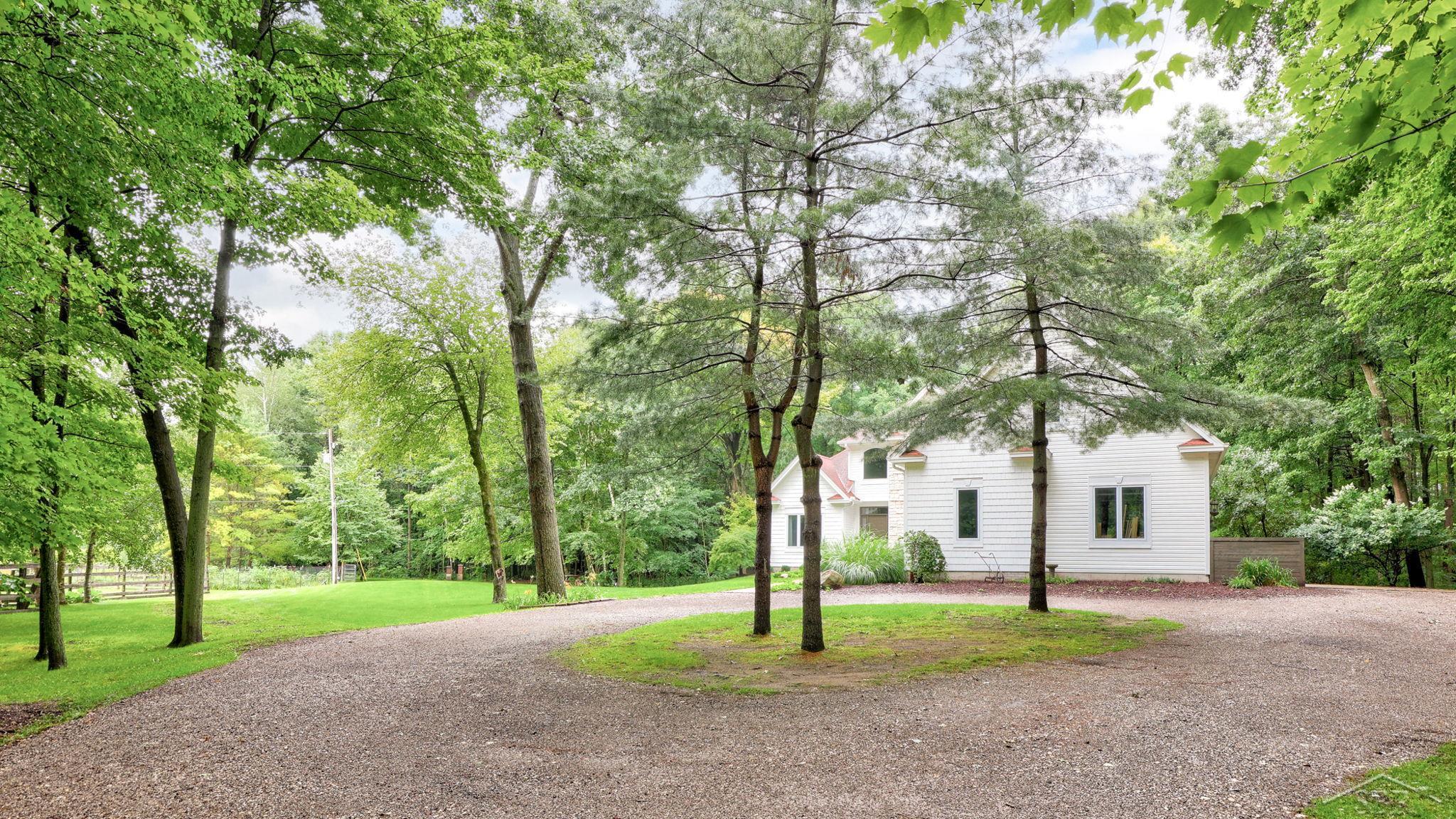 544 East Monroe Road Midland, MI 48642 - Photo 4 of 97 50119790-3.JPG