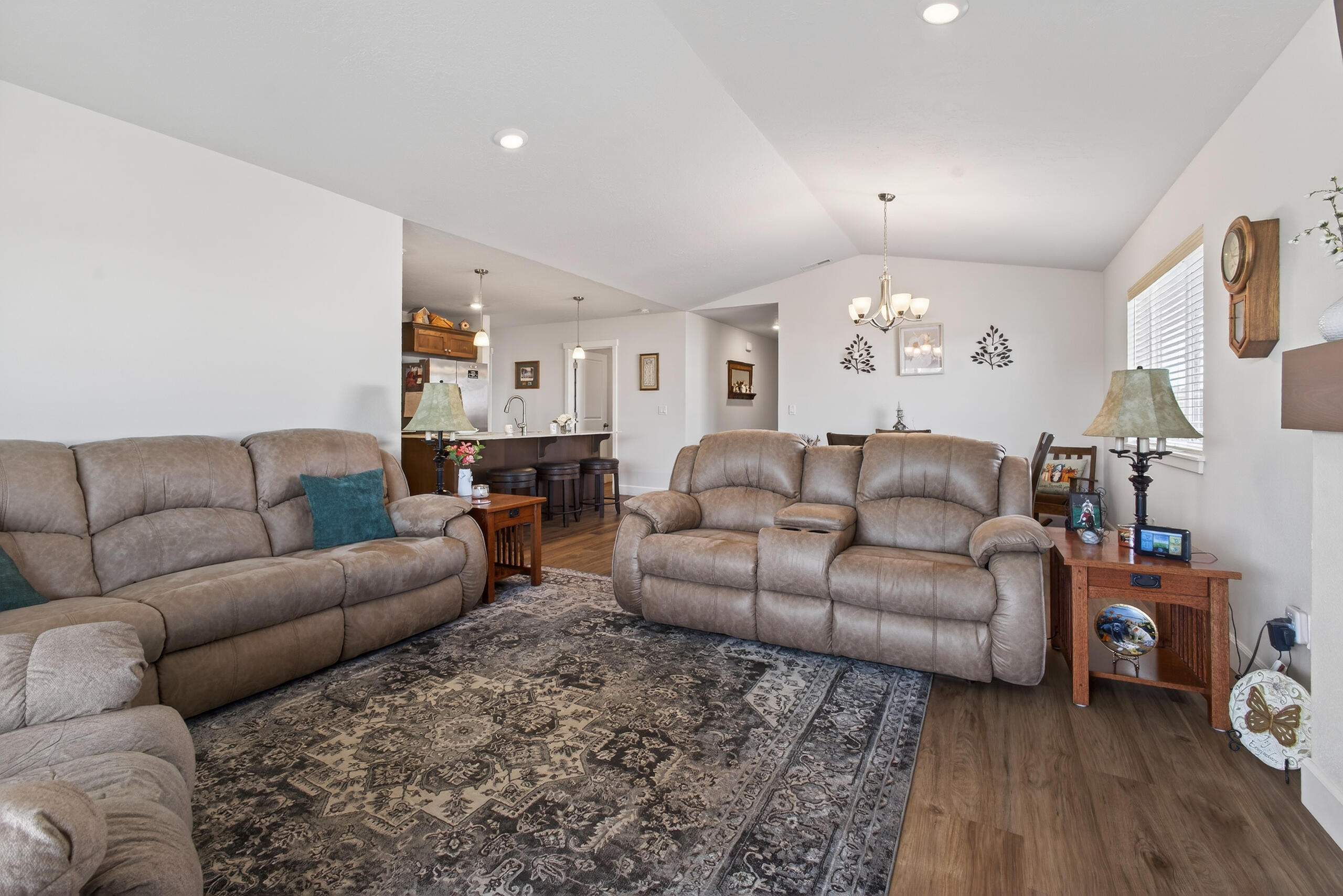 1225 Northwest Willow Parkway Road Madras, OR 97741 - Photo 15 of 31 living room
