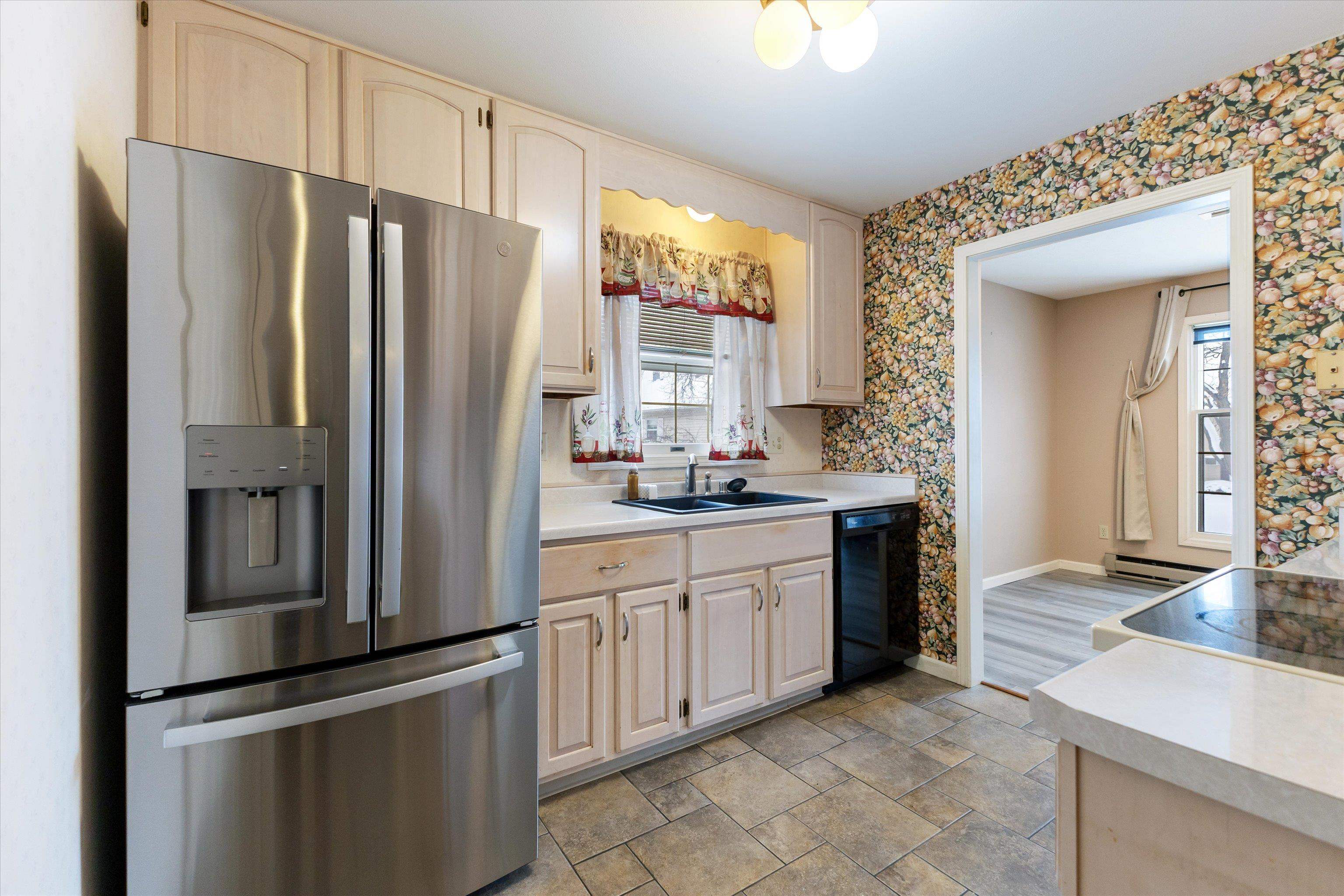 2376 Wisconsin Street Oshkosh, WI 54901 - Photo 9 of 20