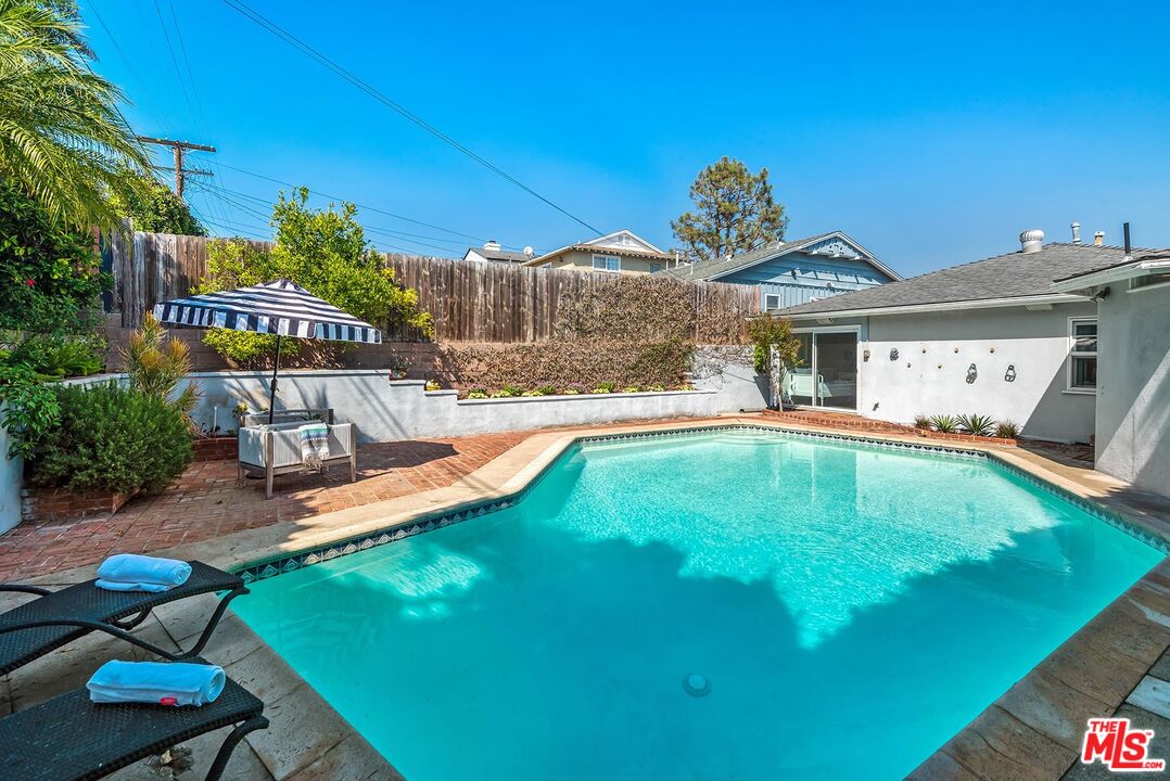 7517 Earldom Avenue Playa del Rey, CA 90293 - Photo 18 of 27 a view of a swimming pool with an outdoor seating