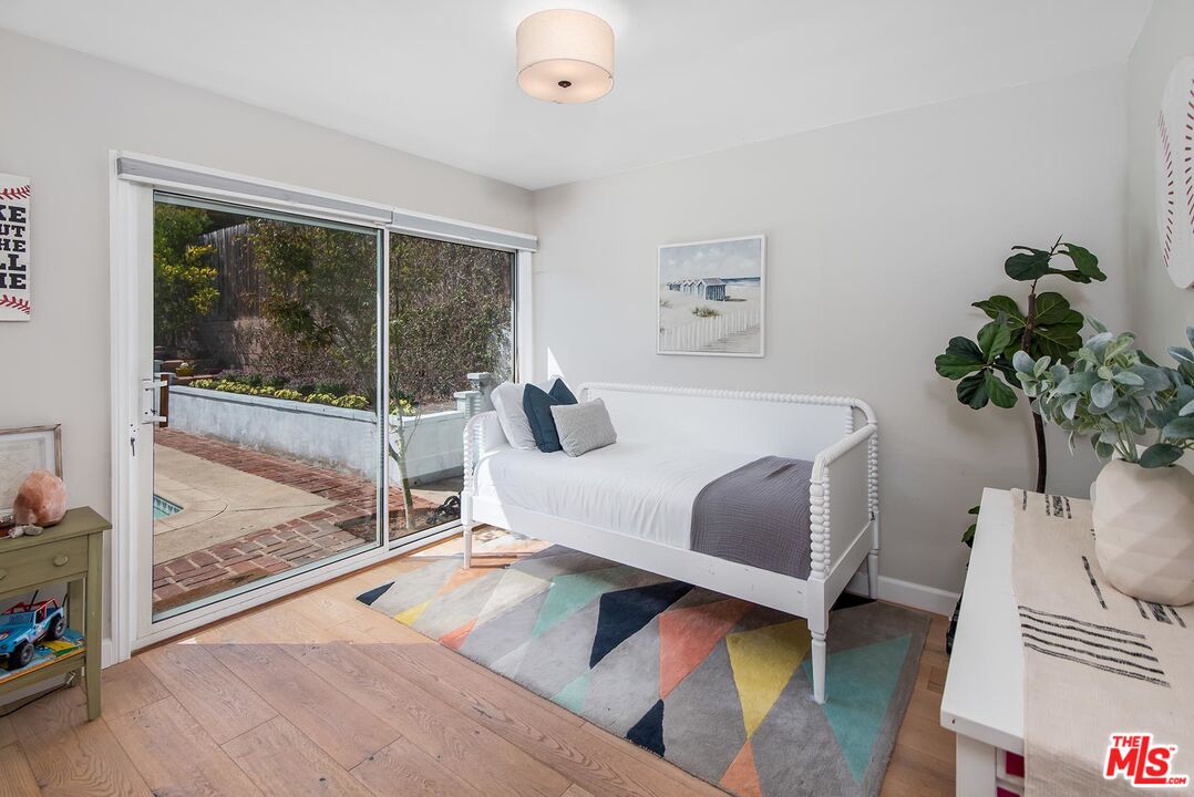 7517 Earldom Avenue Playa del Rey, CA 90293 - Photo 27 of 27 a bedroom with a bed and a potted plant
