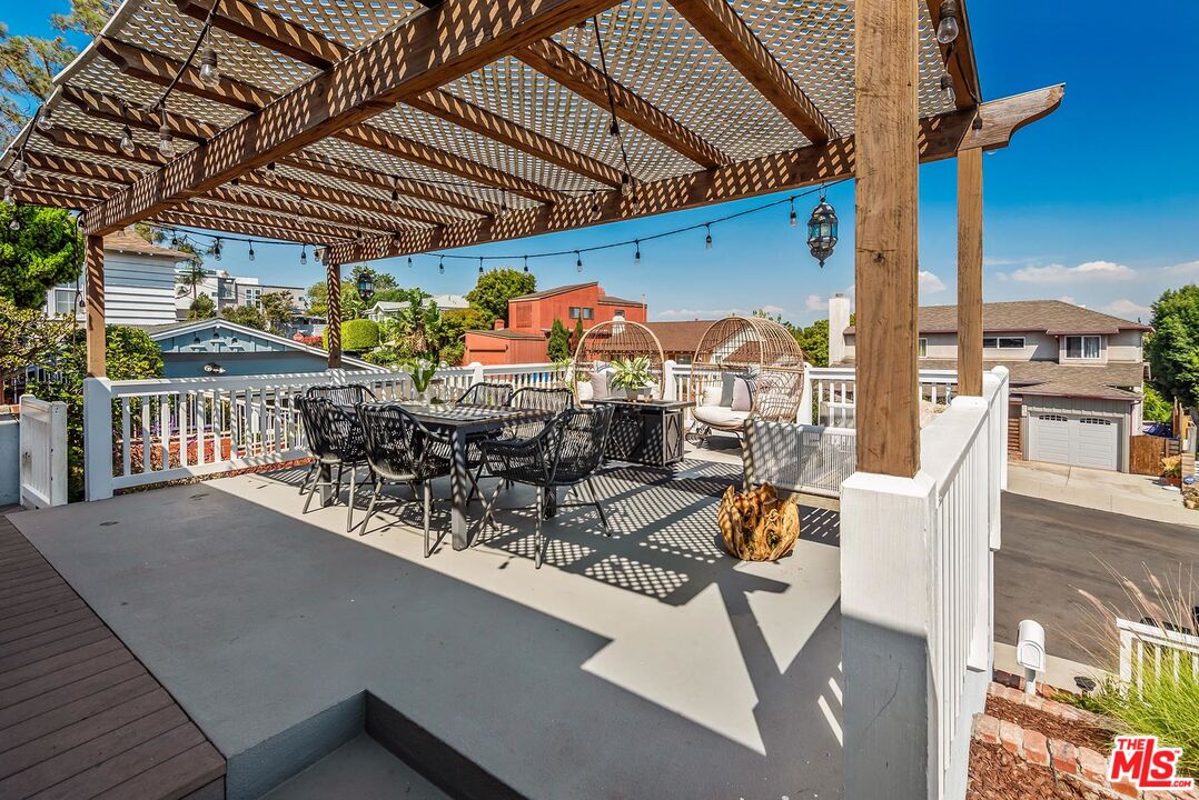 7517 Earldom Avenue Playa del Rey, CA 90293 - Photo 3 of 27 an outdoor seating