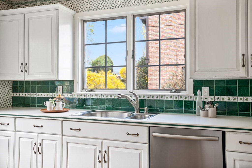 86 Moss Hill Road Boston, MA 02130 - Photo 17 of 41 Gallery Image 17