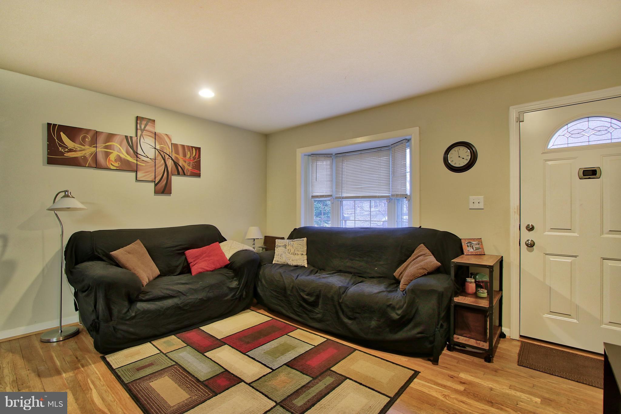 905 Shirley Manor Road Reisterstown, MD 21136 - Photo 3 of 24 Living Room