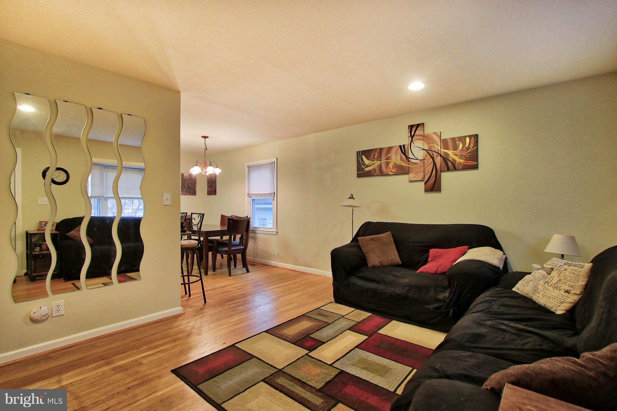 905 Shirley Manor Road Reisterstown, MD 21136 - Photo 4 of 24 Living Room