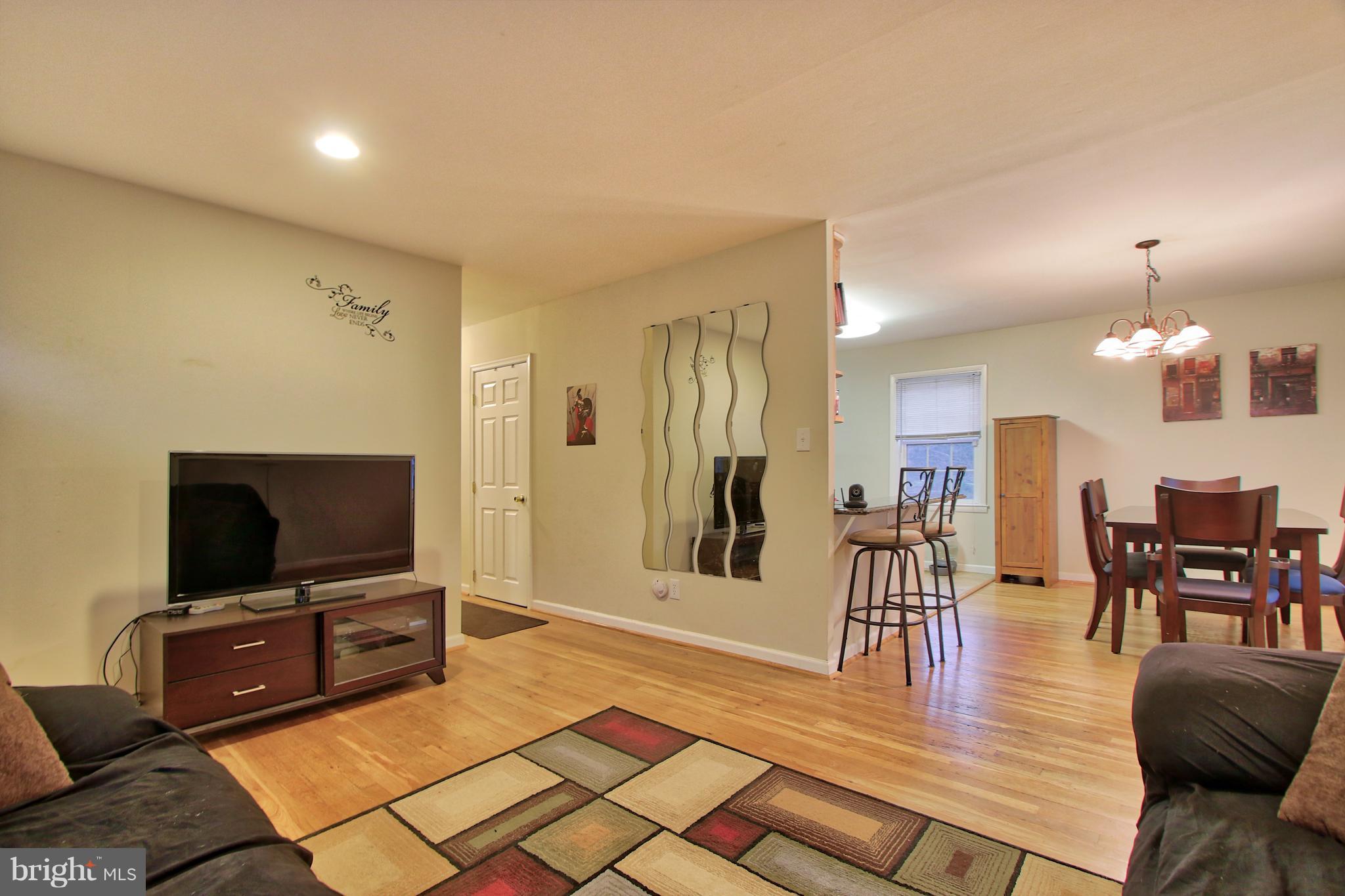 905 Shirley Manor Road Reisterstown, MD 21136 - Photo 5 of 24 Living Room