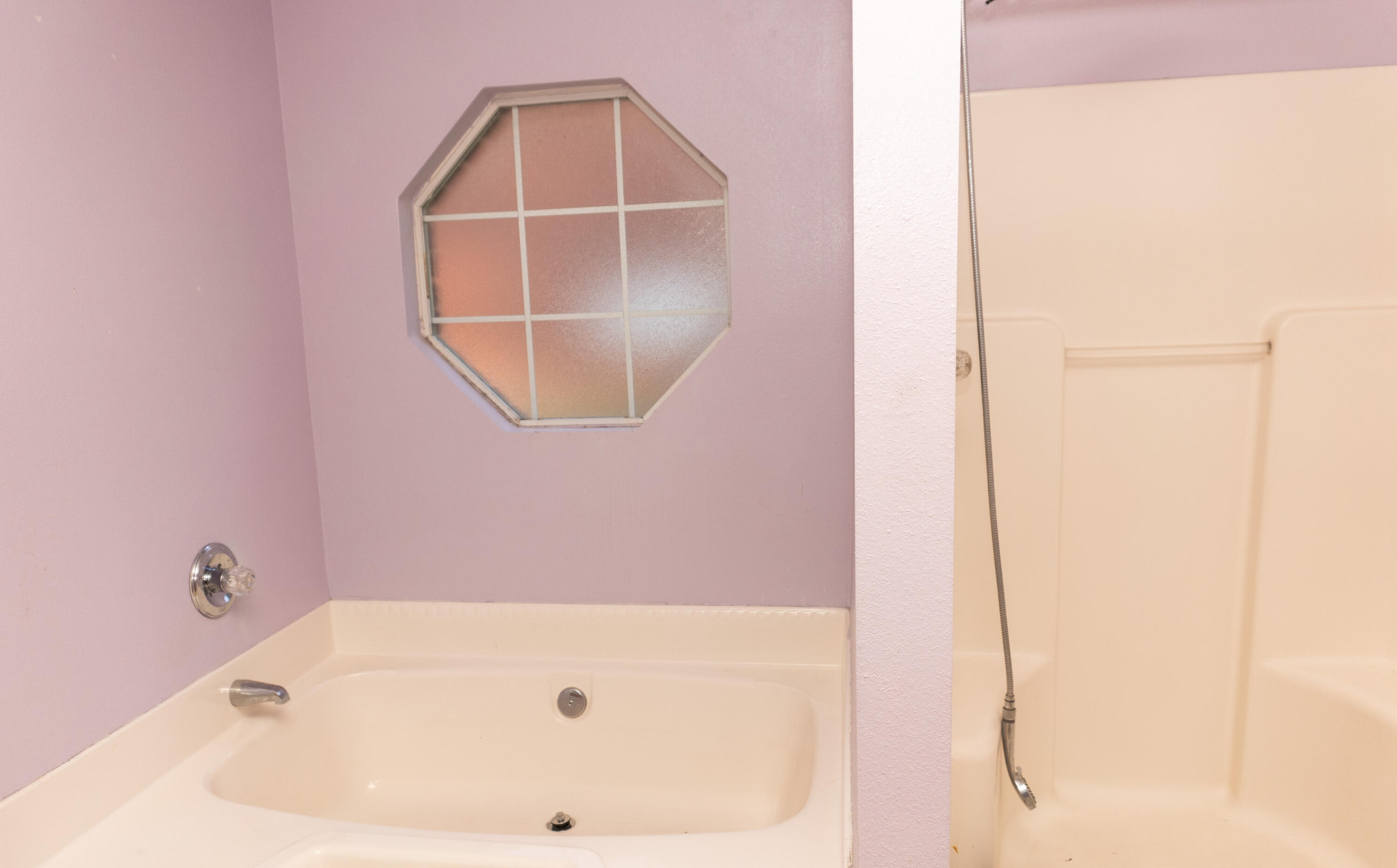 516 Vulpes Sanctuary Loop Crestview, FL 32536 - Photo 24 of 33 a bathroom with a tub