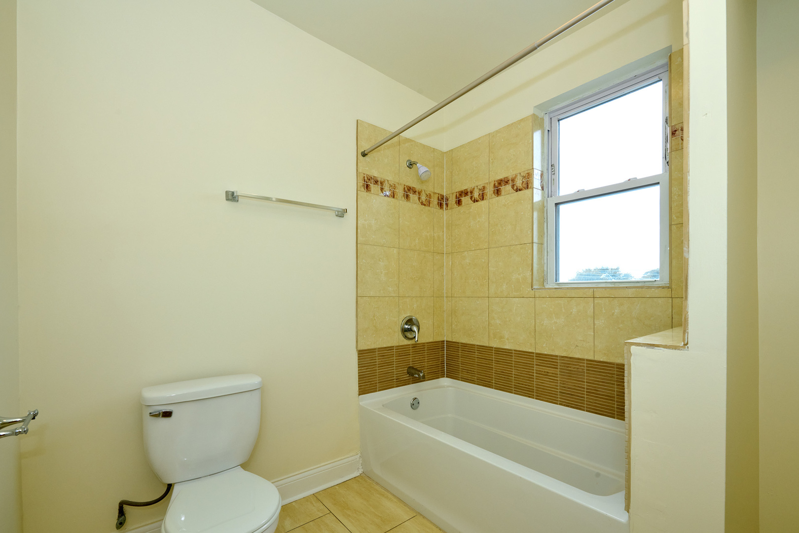 5014 North Harding Avenue, Unit 3S Chicago, IL 60625 - Photo 7 of 13 a bathroom with a toilet and a bathtub