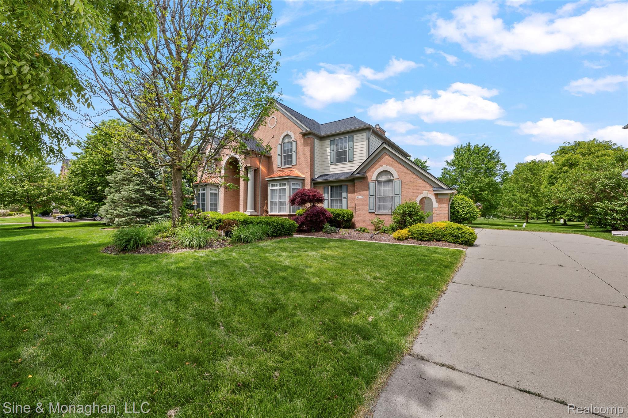 48322 Antique Road Canton, MI 48187 - Photo 39 of 45 Concrete driveway in great shape