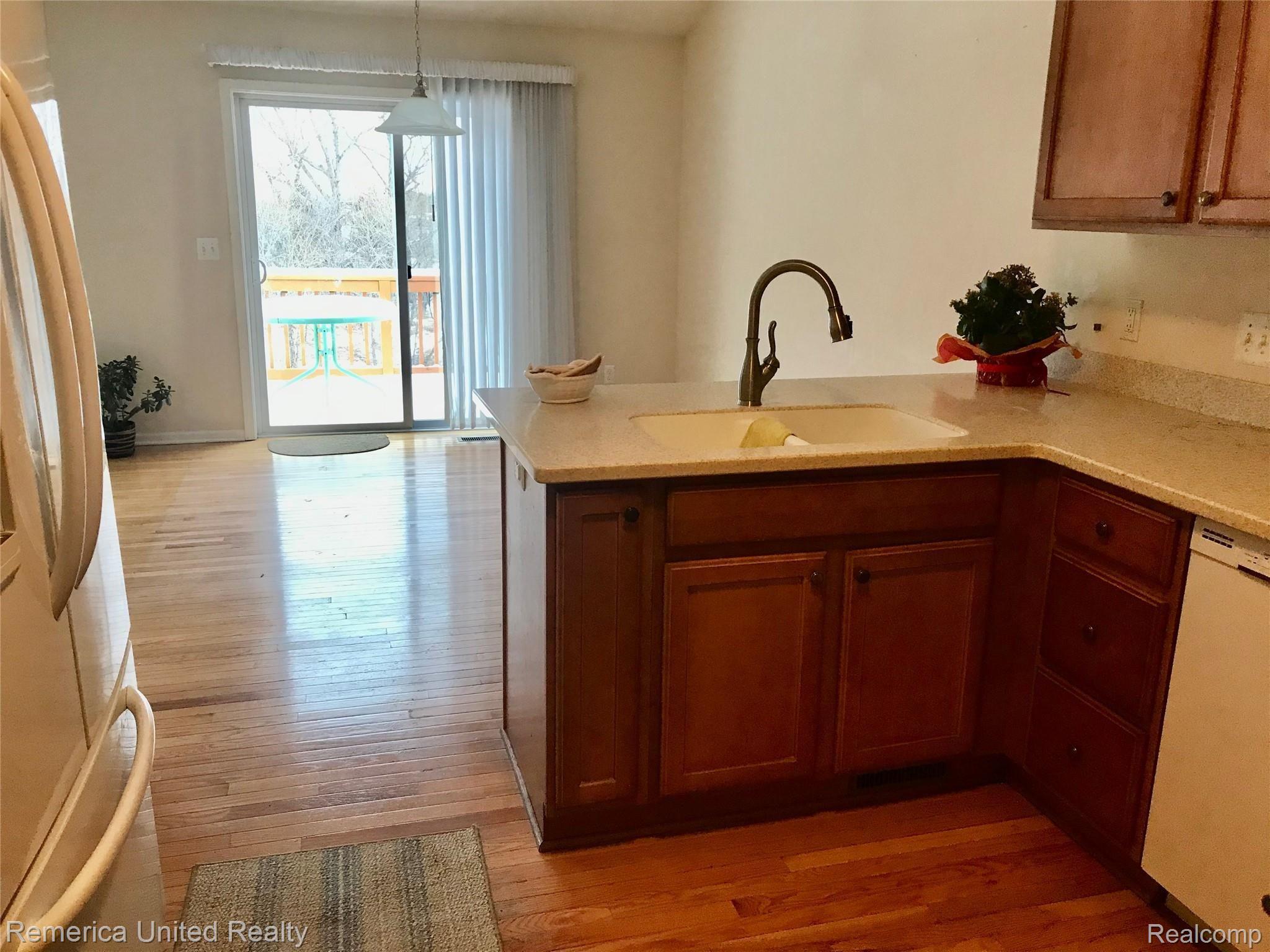 124 Sedum Road, Unit 18 Howell, MI 48843 - Photo 7 of 18 kitchen/dining room