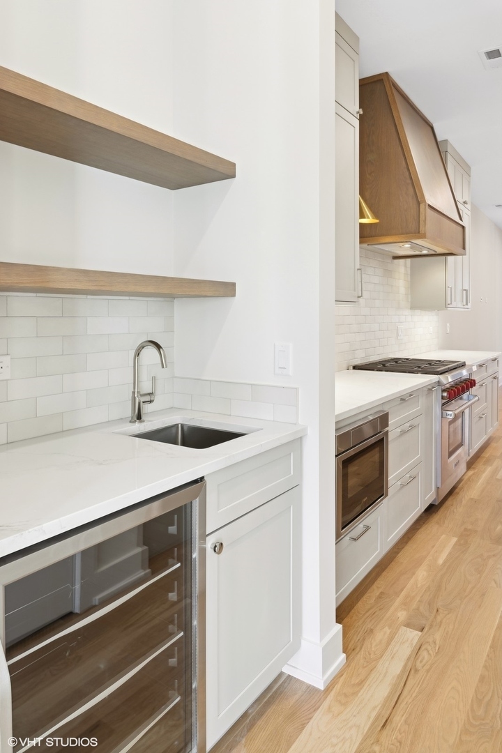 3740 North Racine Avenue, Unit 1 Chicago, IL 60613 - Photo 6 of 10