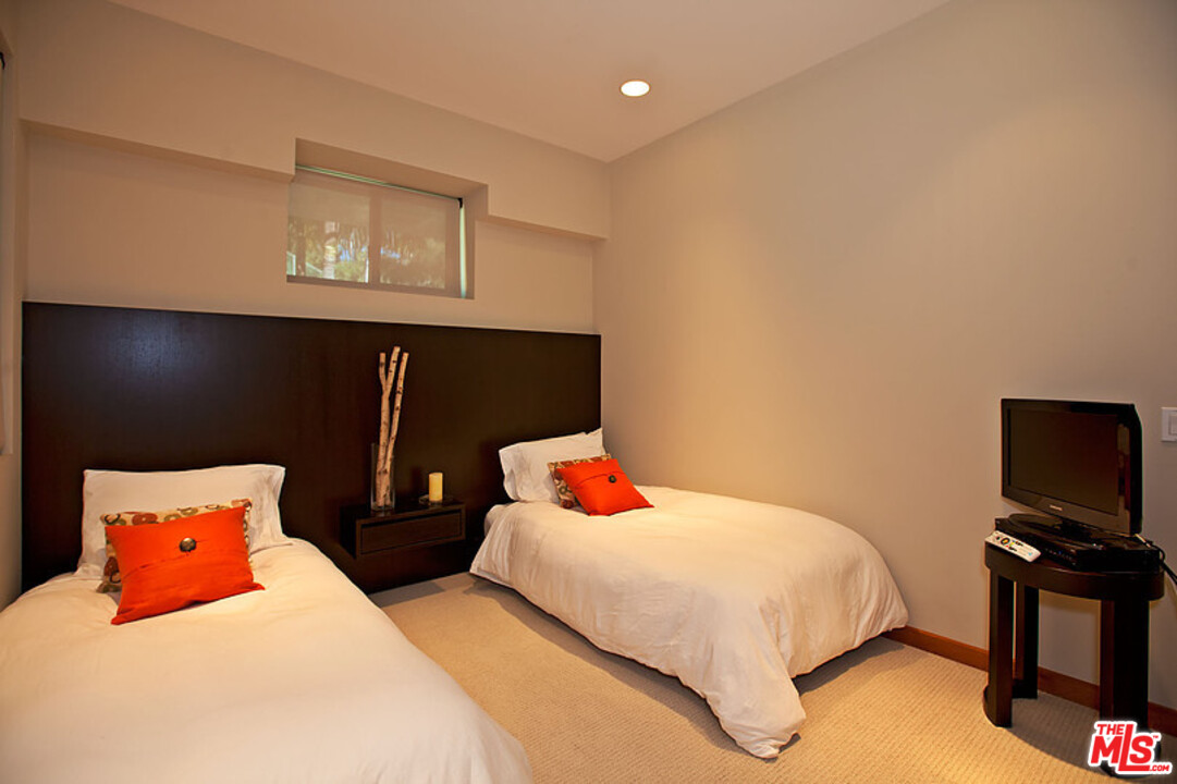 25250 Malibu Road Malibu, CA 90265 - Photo 29 of 31 a bedroom with two bed and a tv on table