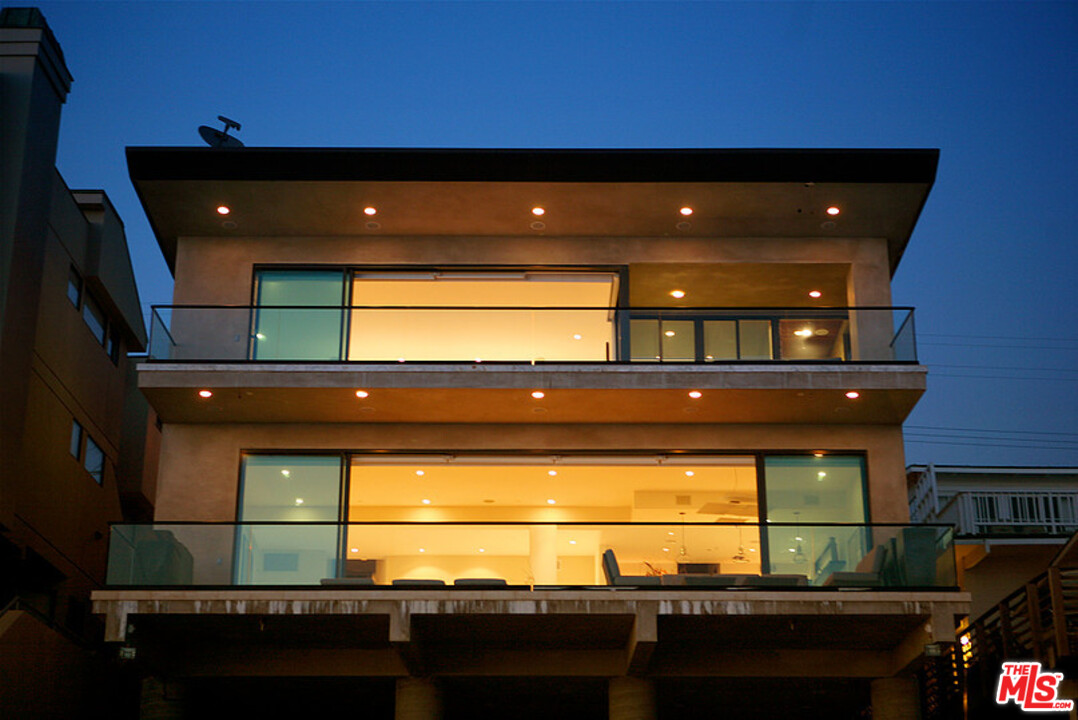 25250 Malibu Road Malibu, CA 90265 - Photo 5 of 31 a bathroom with a sink and a vanity