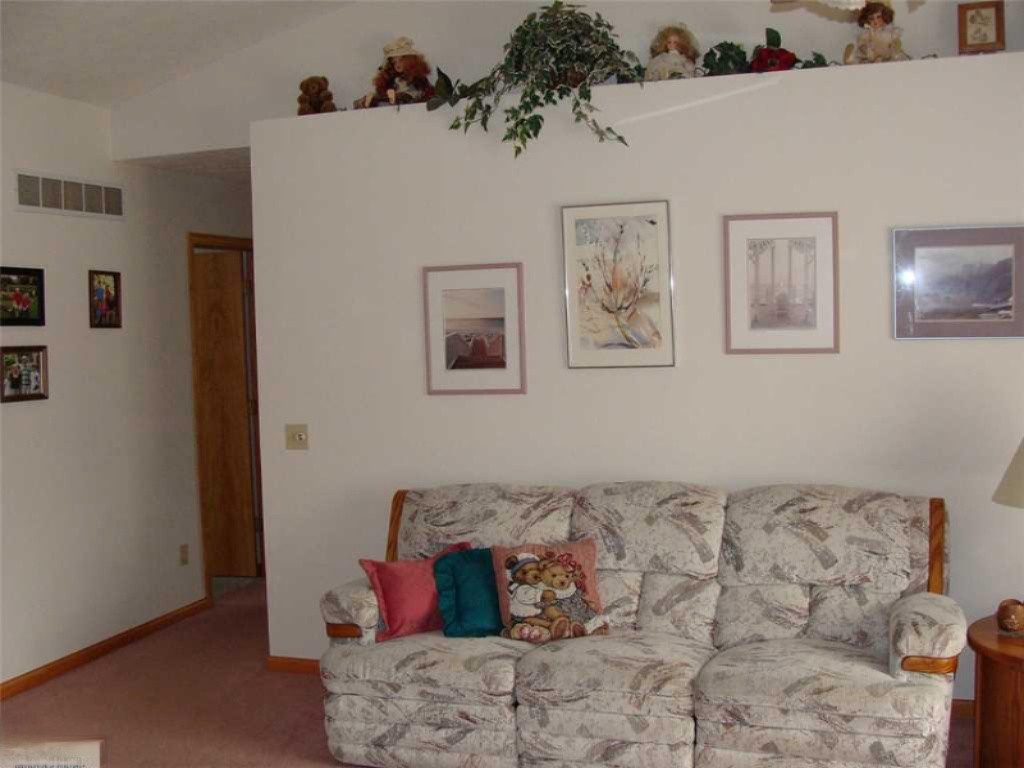 8283 Hall Road Bellevue, MI 49021 - Photo 4 of 16 8283 Hall Living room 2