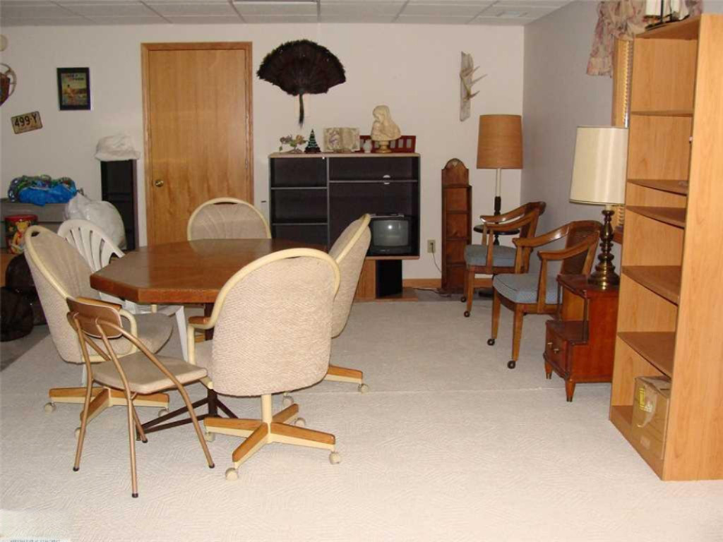 8283 Hall Road Bellevue, MI 49021 - Photo 5 of 16 8283 Hall Den family great room