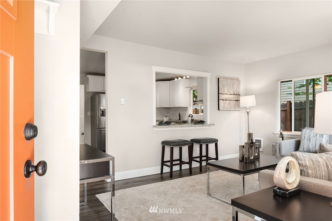 11908 Renton Avenue South Seattle, WA 98178 - Photo 3 of 24 Gallery Image 3