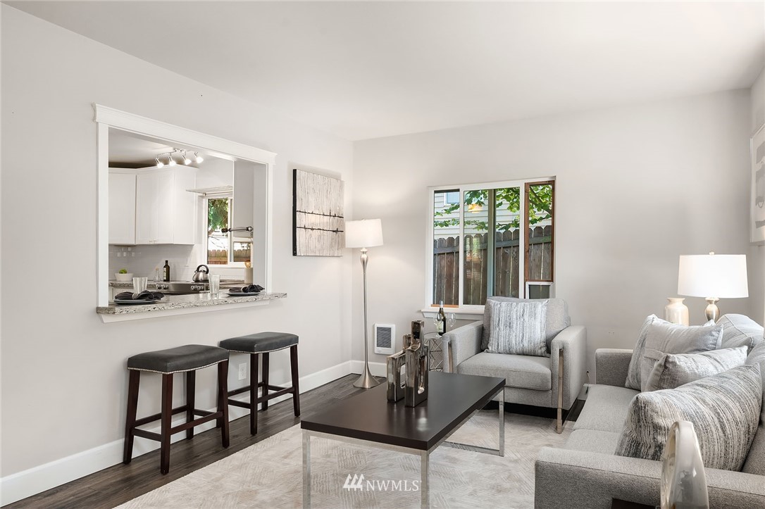 11908 Renton Avenue South Seattle, WA 98178 - Photo 4 of 24 Gallery Image 4